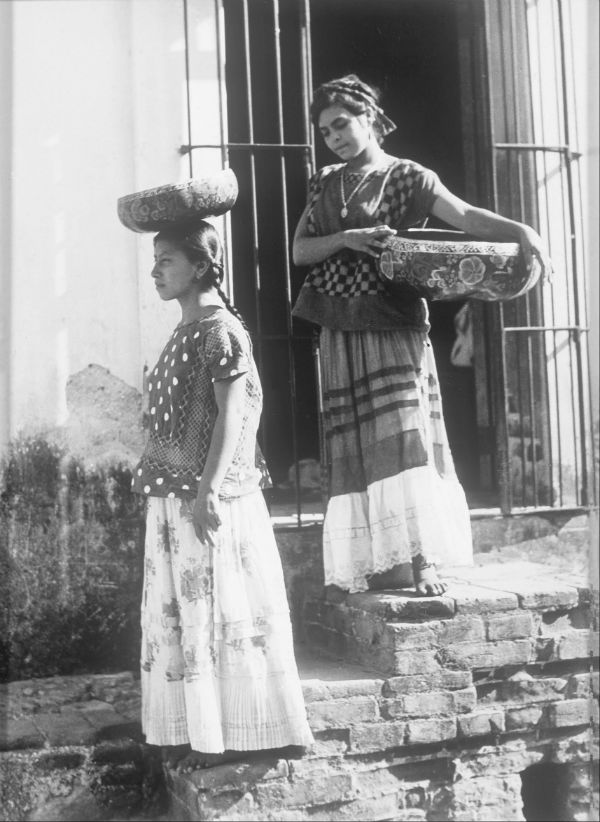Tina_Modotti_-_Two_Women_from_Tehuantepec_with_jicalpextle_-_Google_Art_Project
