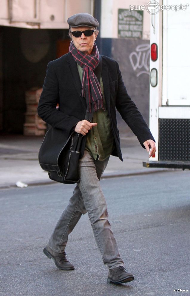 735706-david-bowie-discret-dans-les-rues-de-637x0-3