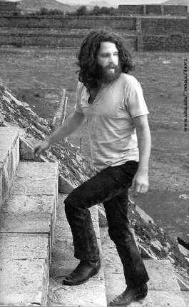 jim-morrison-en-las-piramides-de-teotihuacan-3