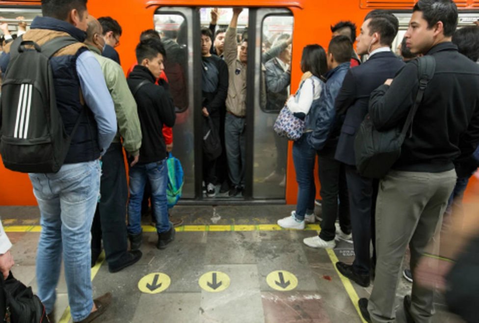 gente-formada-metro-hombres