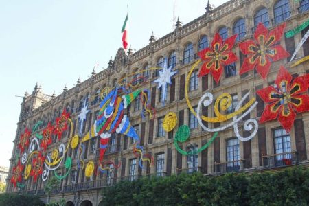 Así lucirá el alumbrado navideño en el Zócalo Capitalino