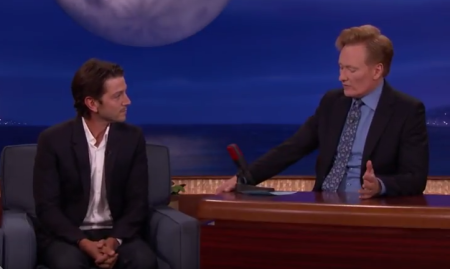 Diego Luna platica con Conan O'Brien sobre como ayudar a víctimas del 19 s