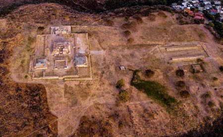 Esta zona arqueológica fue construida para armonizar con el mágico entorno que la rodea