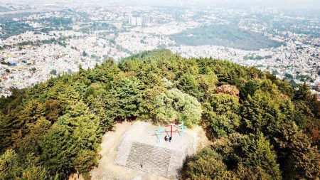 La pirámide inadvertida en el parque ecoarqueológico del Cerro del Judío en la CDMX