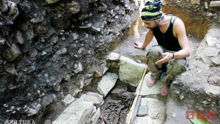 Arqueólogos descubren reliquias de mujer noble maya en Palenque