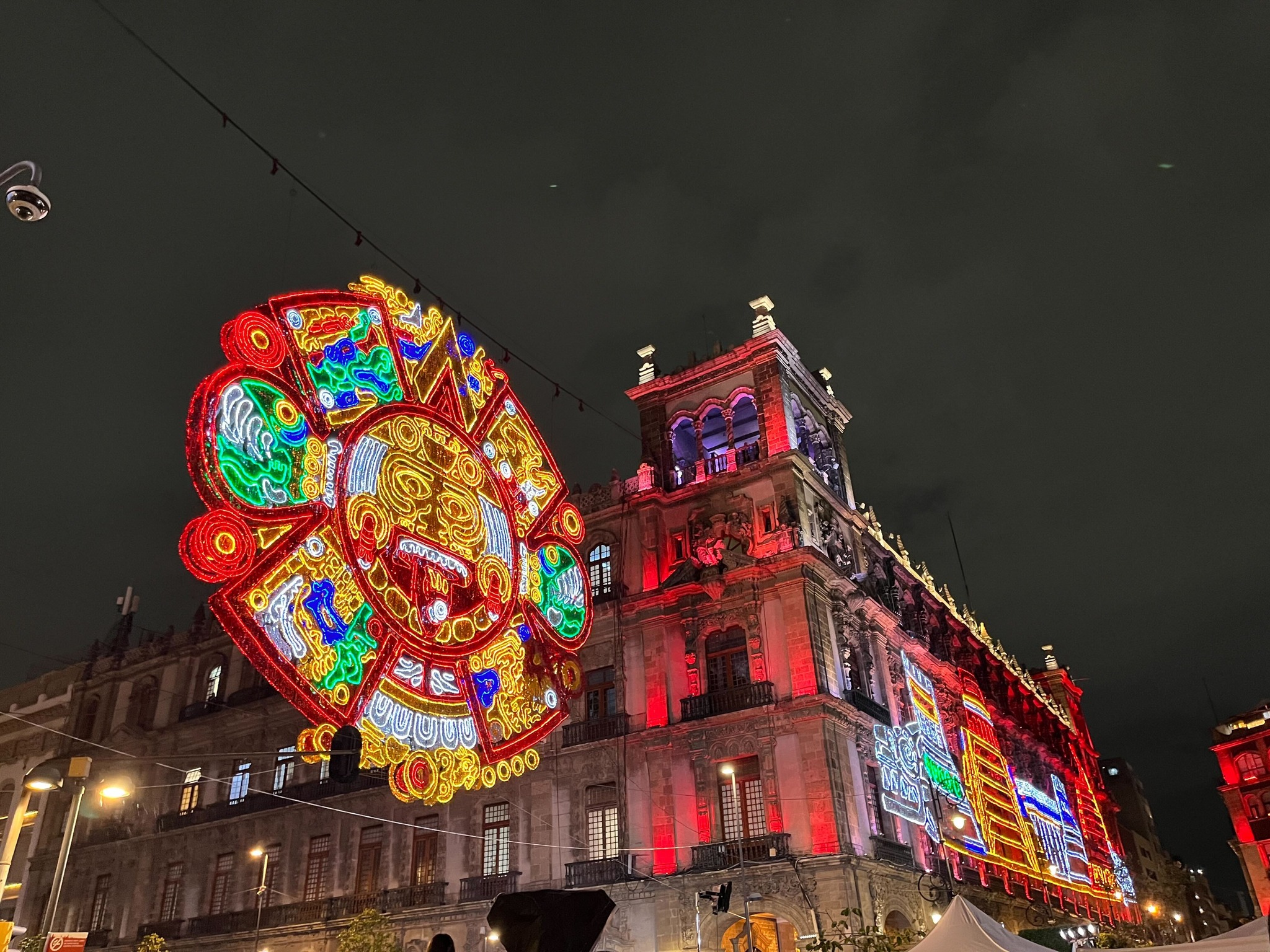 Así es la nueva decoración de las fiestas patrias en el Zócalo 2023