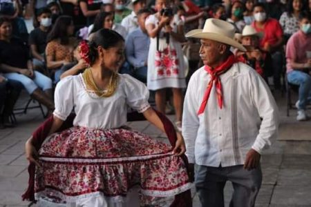 Huapangueros retuman Xilitla al ritmo del son y rompen récord bailando 54 horas seguidas