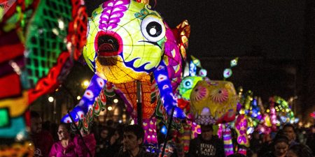 Vive las mágicas noches con alebrijes iluminados en la plancha del Zócalo