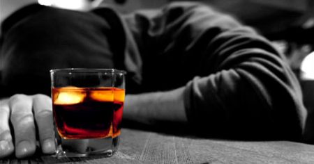 12 señales que indican que tal vez tengas problemas con el alcohol