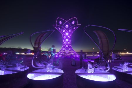 ILUMINA, una alucinante escultura de luz y sonido que brilla con las emociones