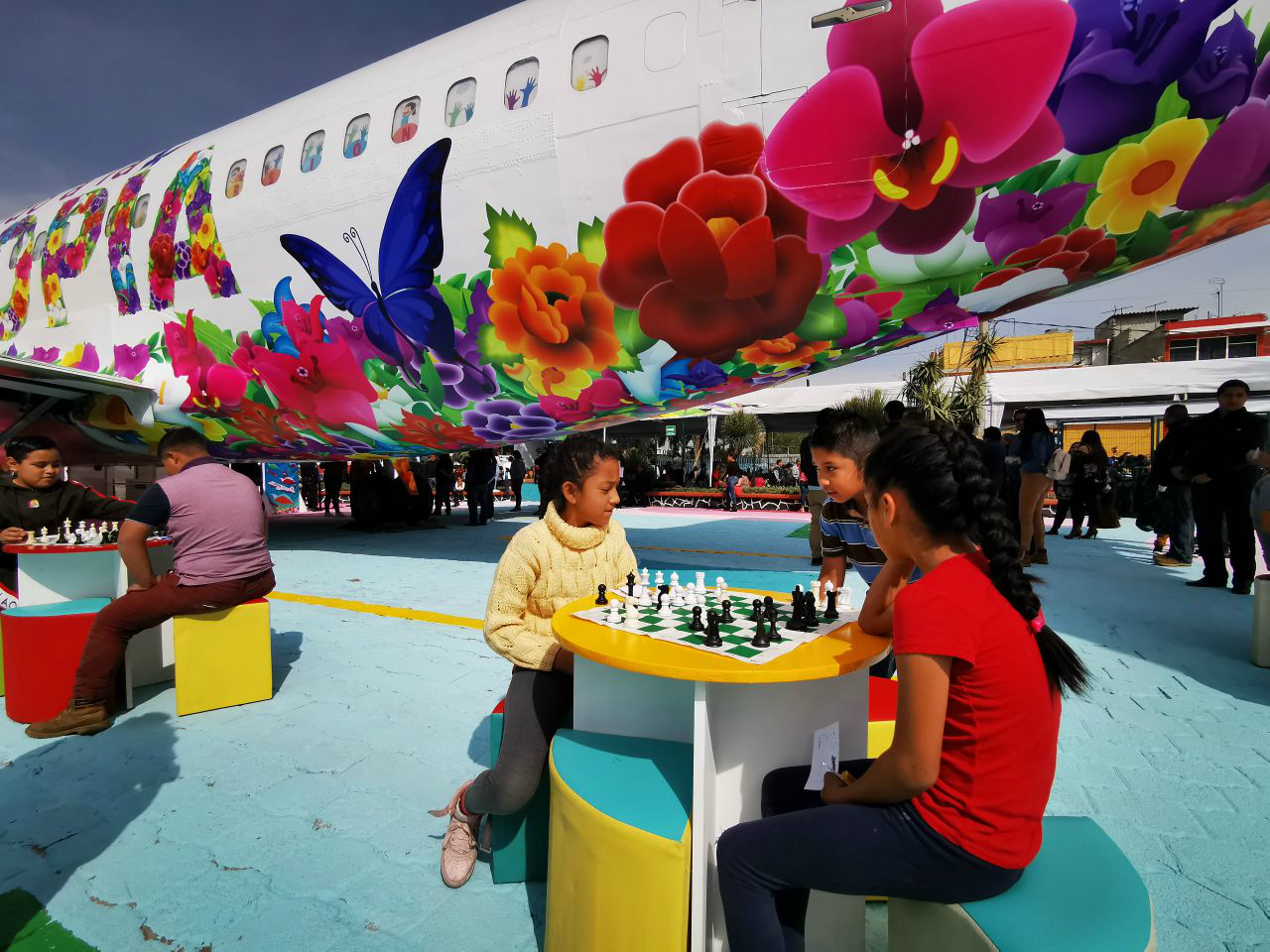 Aterriza en Iztapalapa el primer Biblioavión