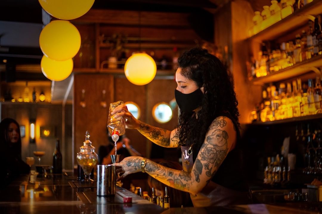 Brujas: el bar ideal para hacer un aquelarre cualquier día