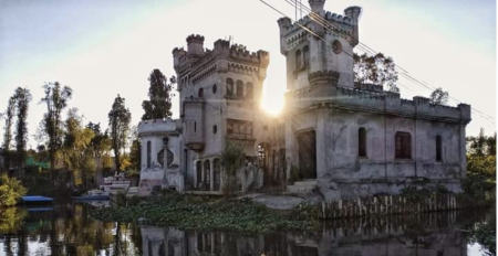 El enigmático Castillo Blanco que se esconde en los canales de Xochimilco