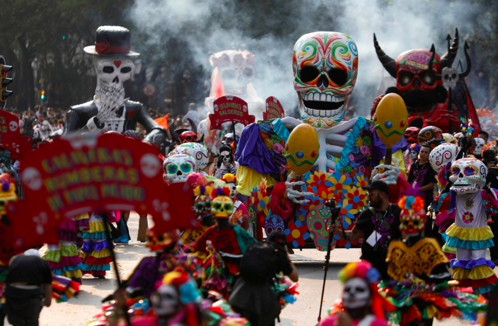 Calaveras colosales y marionetas gigantes deambularon por la CDMX (FOTOS)