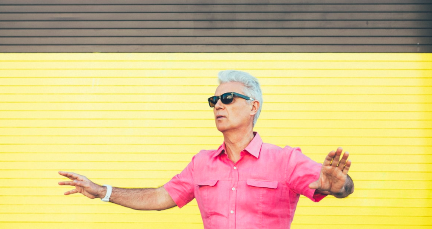 10 delirantes canciones para escuchar en el concierto de David Byrne