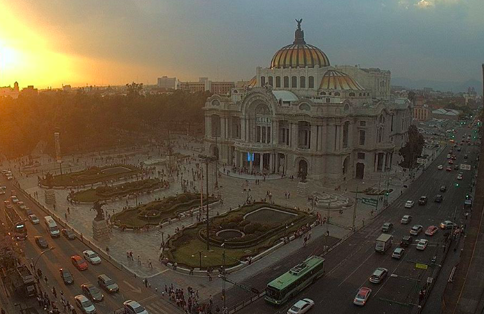 Hipnóticas postales de la Ciudad de México bajo la niebla