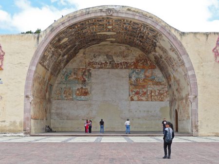 Los escalofriantes murales de la capilla abierta de San Nicolás de Tolentino