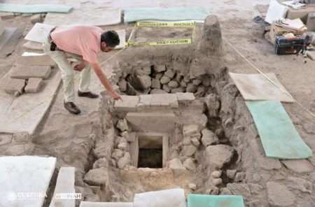 Hallan navajas, cuchillos y bloques de copal en el Gran Basamento de Tlatelolco