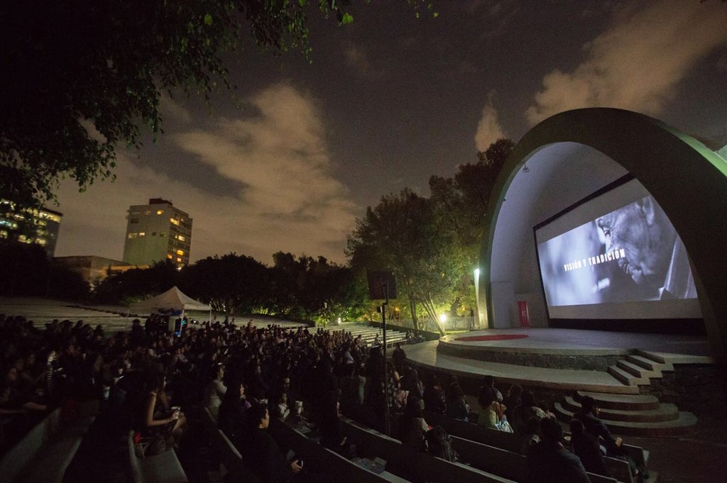 Cine gratis y al aire libre en el magnífico Teatro Ángela Peralta