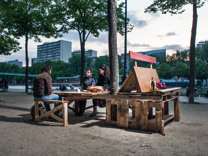 espacio-publico-parís-muebles