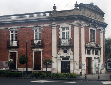 Calles arboladas e integración de vivienda en el conjunto habitacional "El Buen Tono"