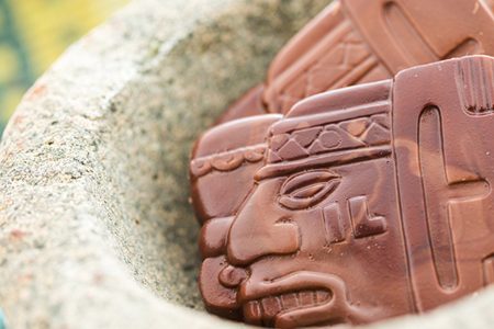 Xocolatl: el alimento de los dioses que los mayas compartieron a los aztecas