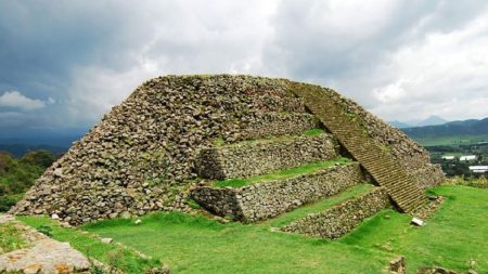 Esta es la Gran Pirámide de Michoacán en la zona arqueológica de San Felipe Alzati