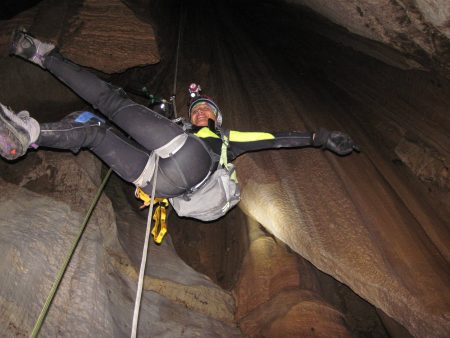 Gruta de Zacatecolotla: aventura, rappel y camping en el Taxco