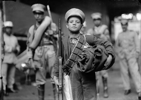 Fotografías que reflejan la historia olvidada de los niños en la Revolución Mexicana