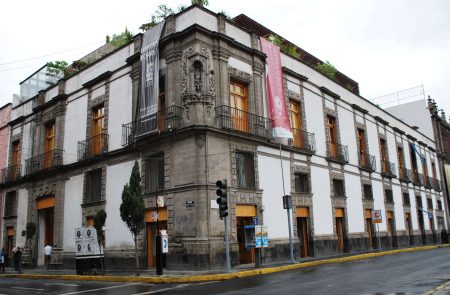 La historia de las legendarias Librerías Porrúa