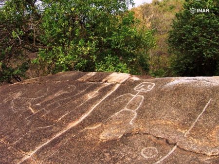 Así son los misteriosos petrograbados de la zona arqueológica de Palma Sola