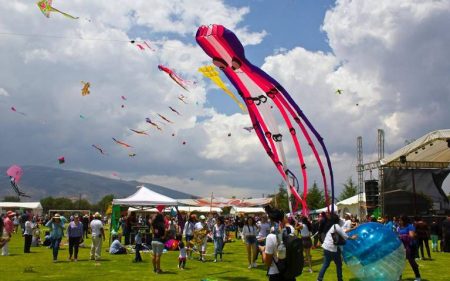 Festival del Papalote en Teotihuacán: gastronomía, música en vivo, diversión y camping