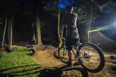 ¿Ya hiciste el paseo en bici nocturno de Chapultepec?