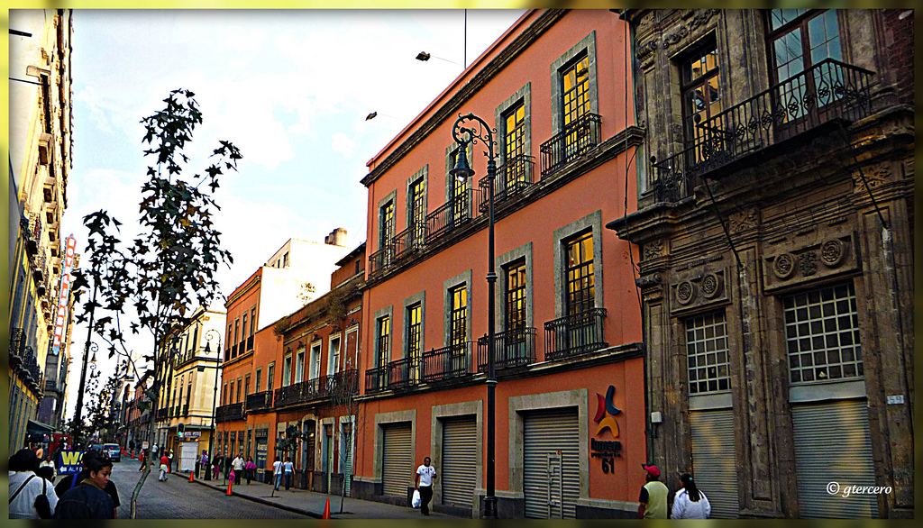 Entre condes y conventos: la calle República del Salvador