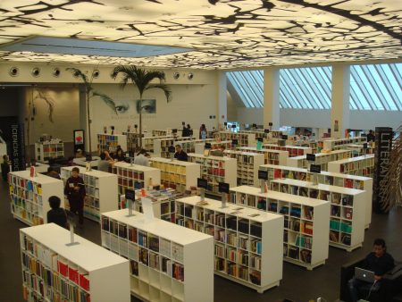 Llega a la CDMX el Gran Remate de Libros del Fondo de Cultura Económica