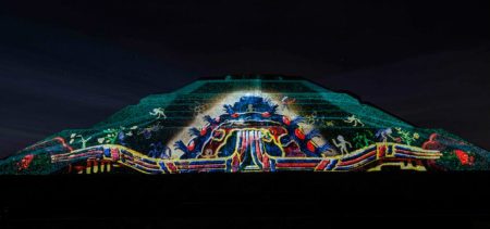 Conoce el majestuoso Teotihuacán de noche