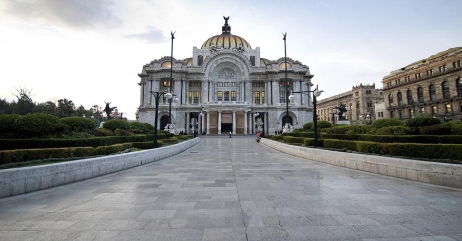 Coloreando el arte de Rivera se apropia de la explanada de Bellas Artes