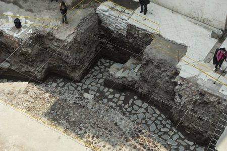 Encuentran grandioso templo azteca y juego de pelota detrás de la Catedral