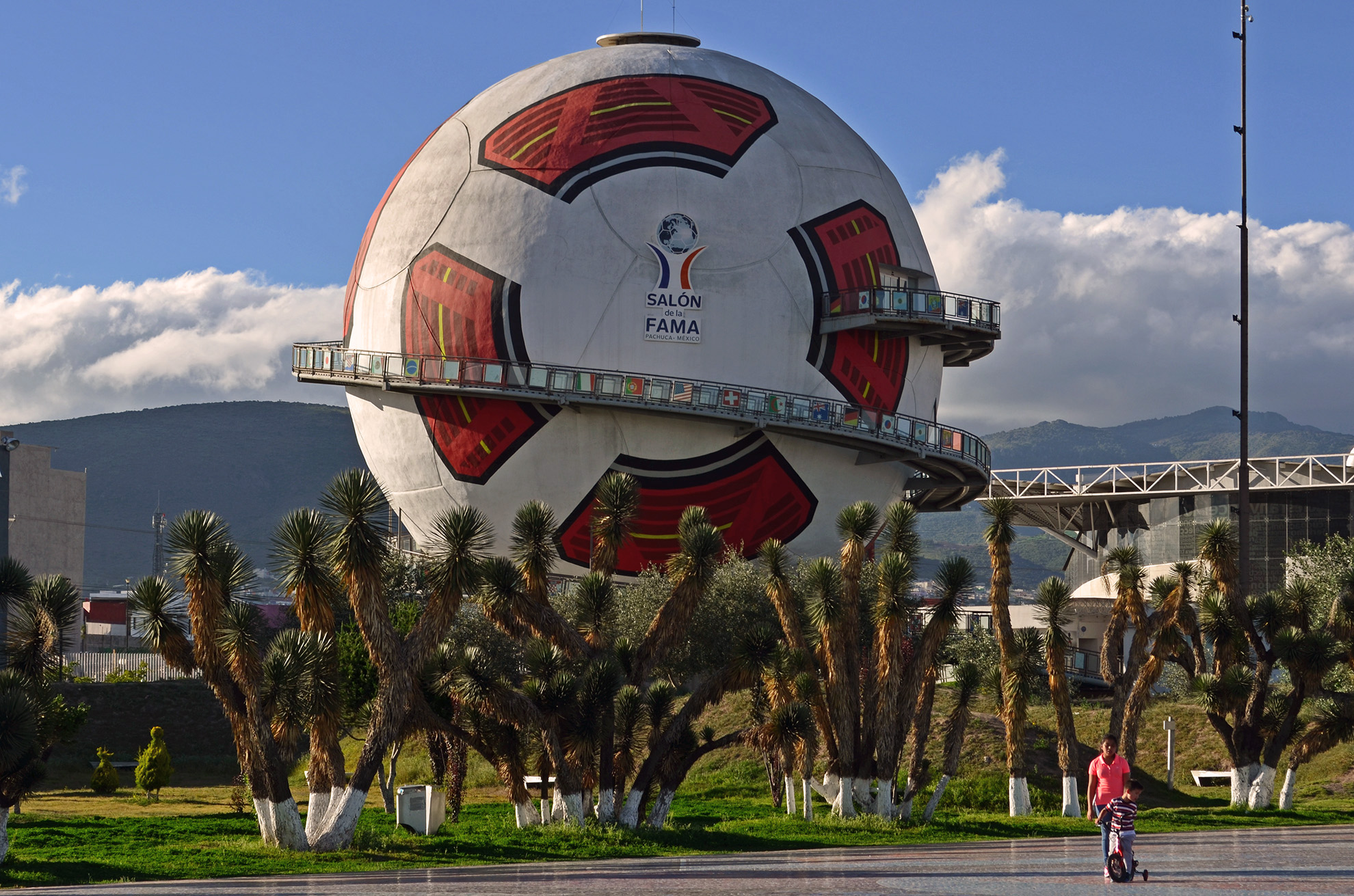 El Estadio Aztecta y otros sitios culturales que los fanáticos del fútbol no se pueden perder