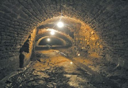 Estudiantes descubren túneles de edificio del Centro Histórico al irse de pinta