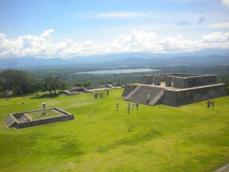 ¿Quiénes son los Tlahuicas y cuáles son algunas de sus tradiciones?