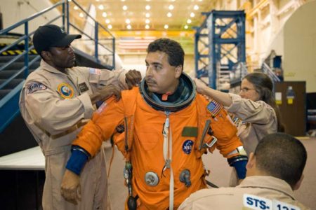 A Million Miles Away: la biopic del campesino que se convirtió en astronáuta de la NASA