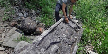 Descubren restos de una zona ceremonial en la cima del Cerro de la Peña