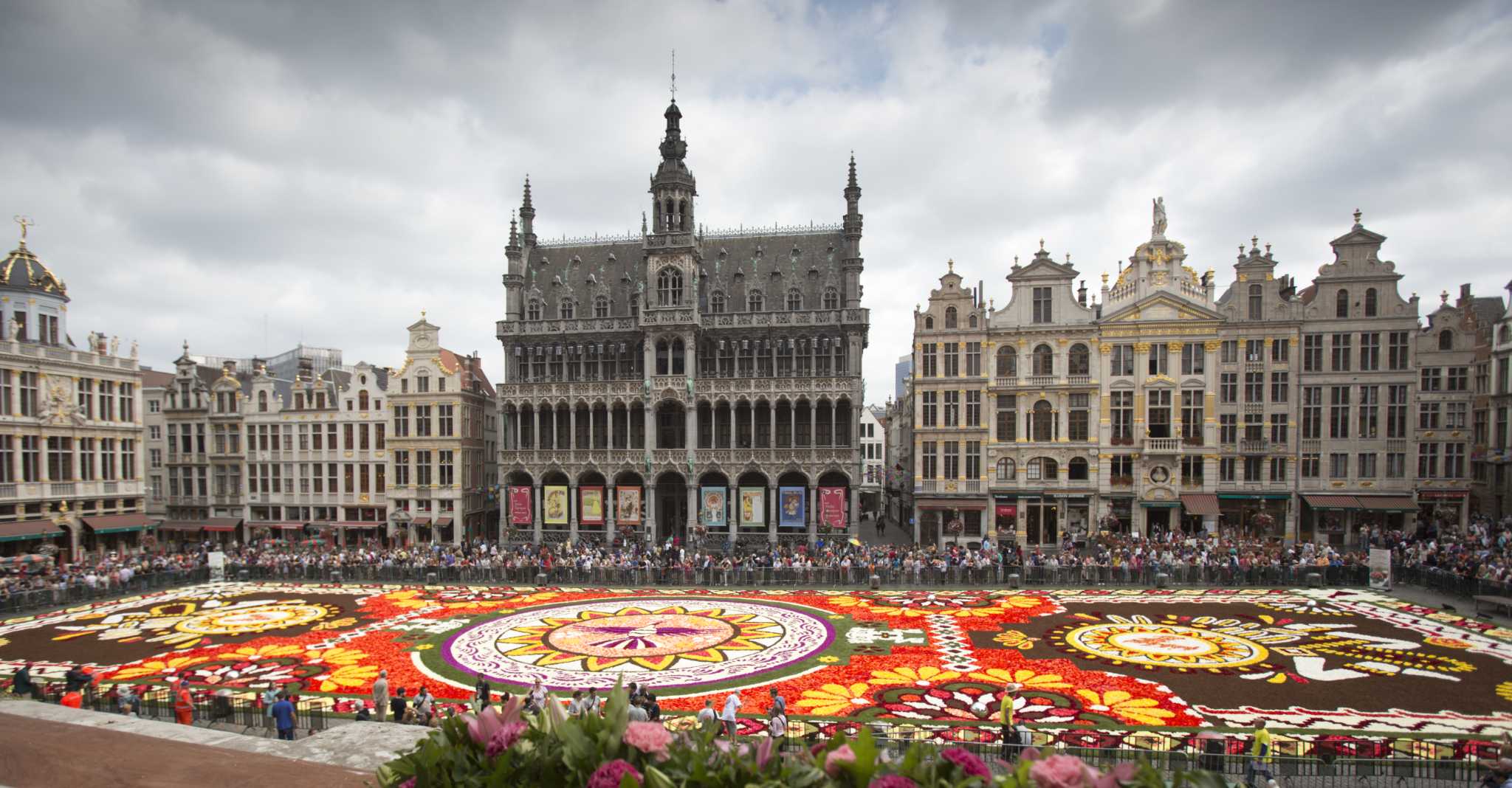 México crea una gigantesca y hermosa alfombra de flores en Bélgica (FOTOS)