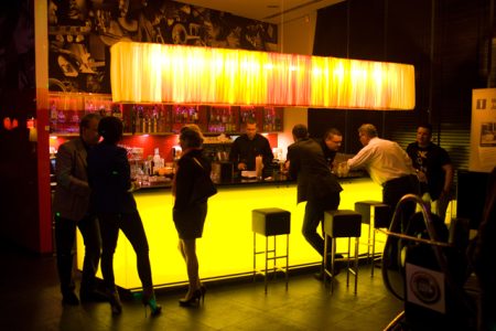 TOP 8 reglas básicas para salir a un bar en la ciudad