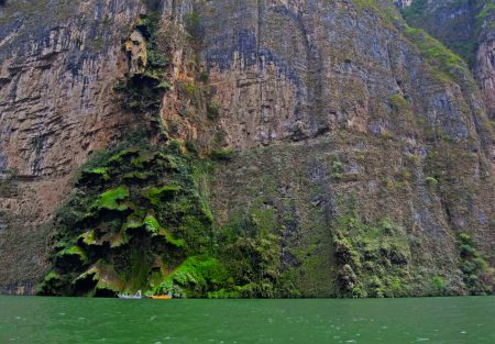 Árbol de Navidad es el nombre de esta cascada del extraordinario Cañón del Sumidero