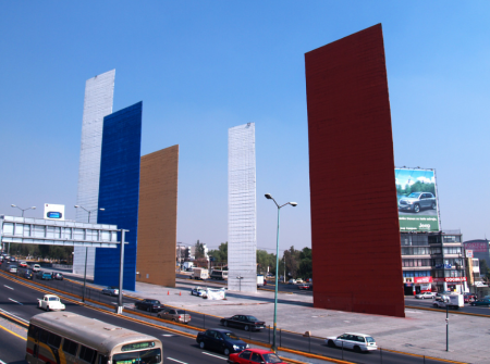 Las Torres de Satélite: escultura urbana y arquitectura emoción