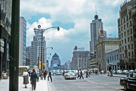 Nostalgia urbana: un recorrido virtual por la constante evolución de la avenida Juárez