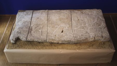 La historia del bajorrelieve olmeca Xoc, que fue expatriado de Francia