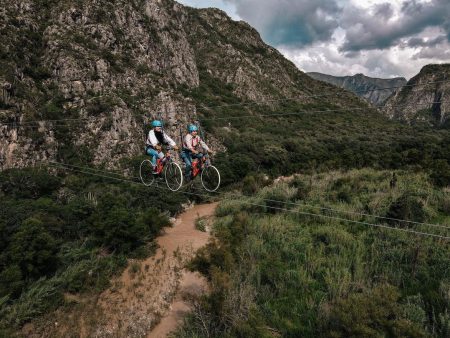 Atraviesa la sorprendente Barranca de Metztitlán en una bicicleta voladora